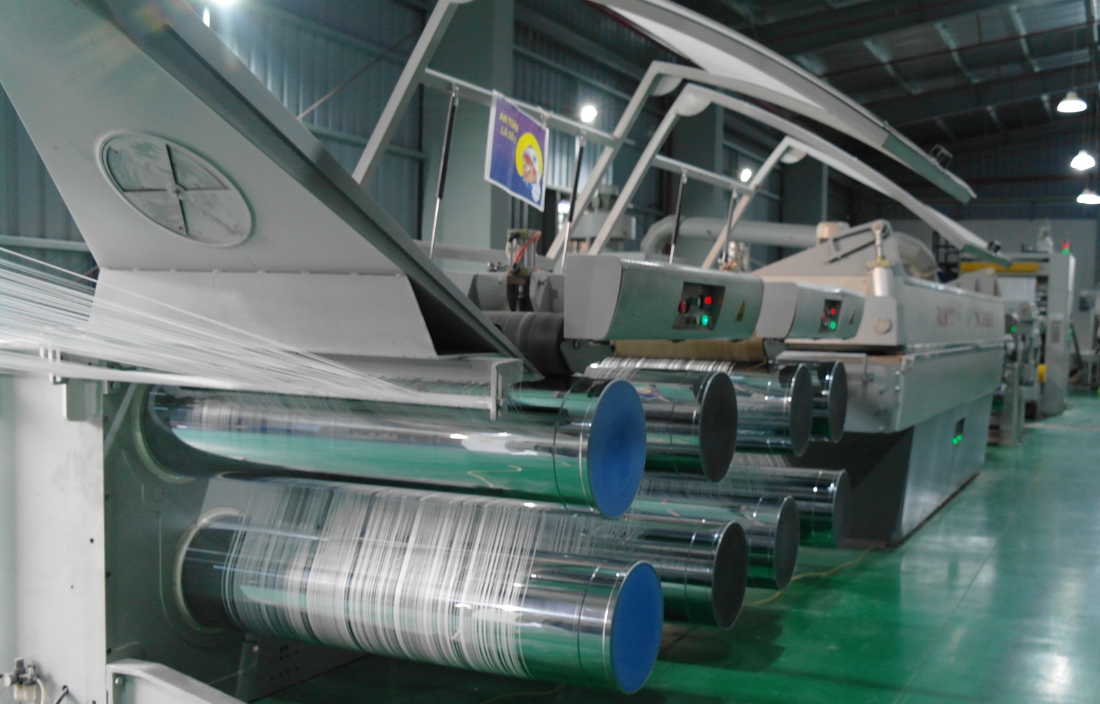 PP tapes passing through drawing-line rollers